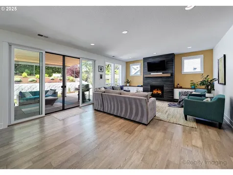 8321 SW 39th Avenue Portland OR 97219