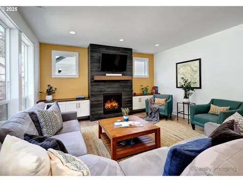 8321 SW 39th Avenue Portland OR 97219