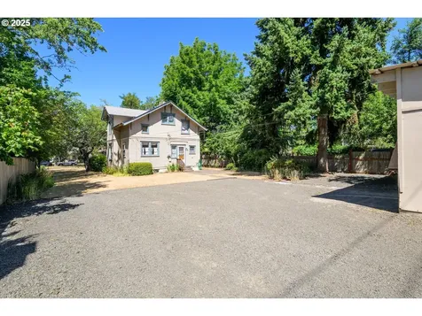 1741 Villard Street Eugene OR 97403