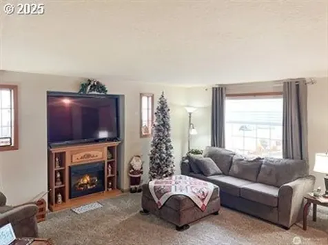 2425 Hickory Avenue Longview WA 98632