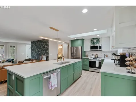 1613 N Q Street Washougal WA 98671