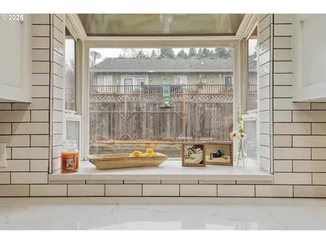 1613 N Q Street Washougal WA 98671