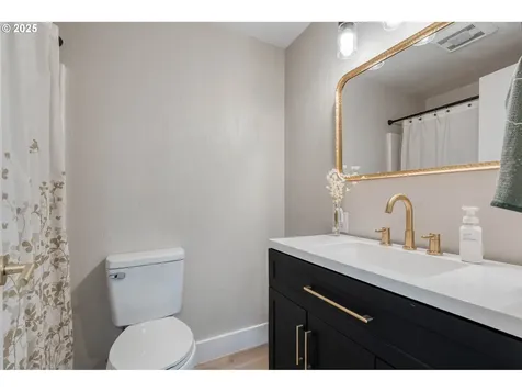 1613 N Q Street Washougal WA 98671