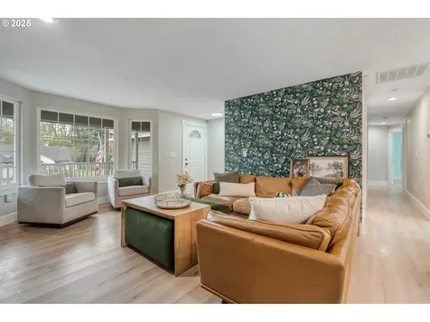 1613 N Q Street Washougal WA 98671