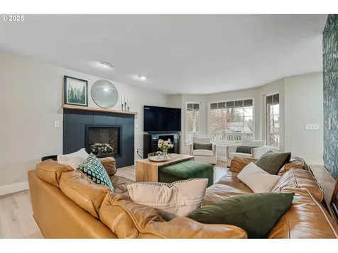 1613 N Q Street Washougal WA 98671