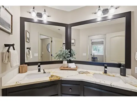 5237 NW Fernridge Drive Camas WA 98607