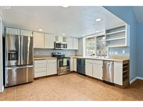 4935 NW Kahneeta Court Portland OR 97229