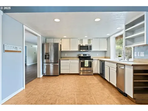 4935 NW Kahneeta Court Portland OR 97229