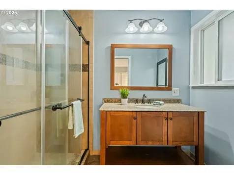4935 NW Kahneeta Court Portland OR 97229