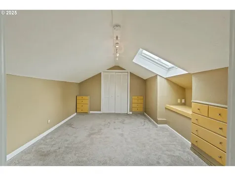 4935 NW Kahneeta Court Portland OR 97229
