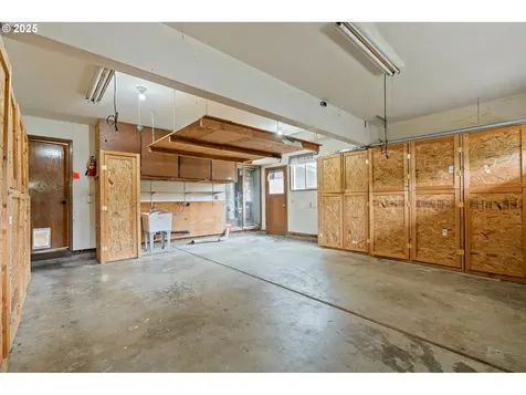 4935 NW Kahneeta Court Portland OR 97229