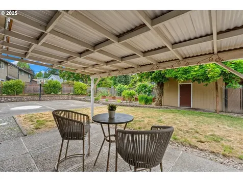 4935 NW Kahneeta Court Portland OR 97229