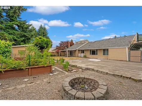4935 NW Kahneeta Court Portland OR 97229