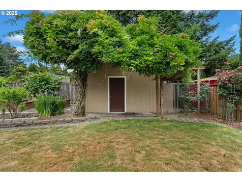 4935 NW Kahneeta Court Portland OR 97229