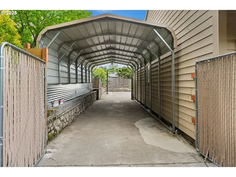 4935 NW Kahneeta Court Portland OR 97229