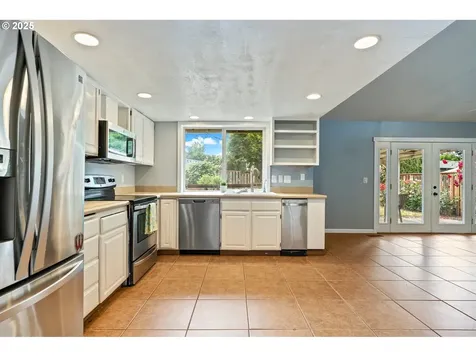 4935 NW Kahneeta Court Portland OR 97229
