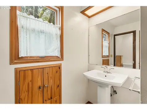 3960 Hilyard Street Eugene OR 97405