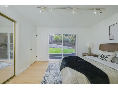 6425 SW 33rd Place Portland OR 97239