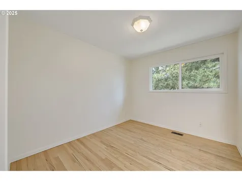 6425 SW 33rd Place Portland OR 97239