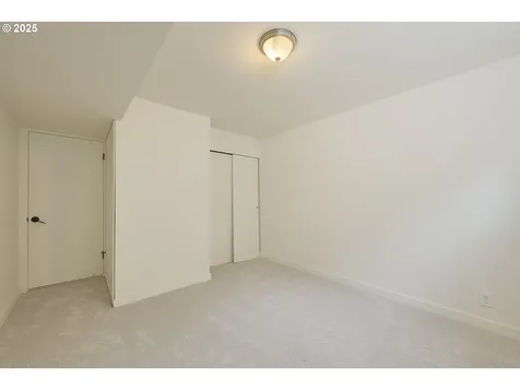 6425 SW 33rd Place Portland OR 97239