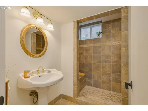 6425 SW 33rd Place Portland OR 97239