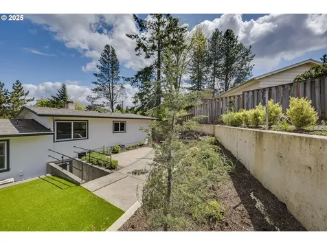 6425 SW 33rd Place Portland OR 97239