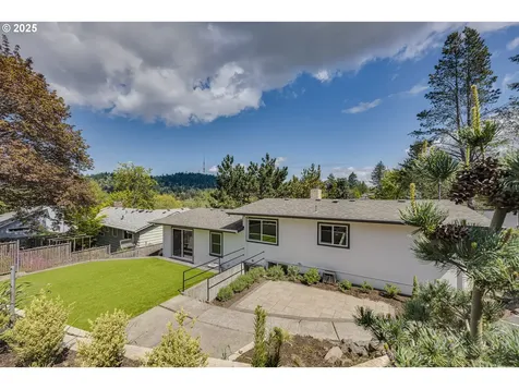 6425 SW 33rd Place Portland OR 97239