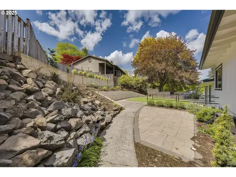 6425 SW 33rd Place Portland OR 97239