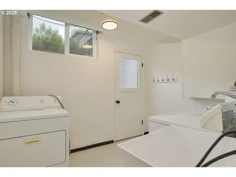 6425 SW 33rd Place Portland OR 97239