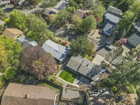 6425 SW 33rd Place Portland OR 97239