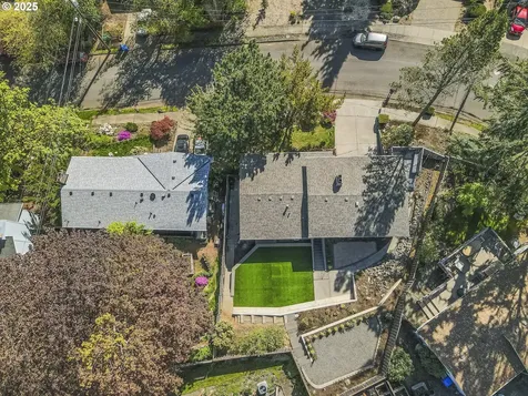 6425 SW 33rd Place Portland OR 97239