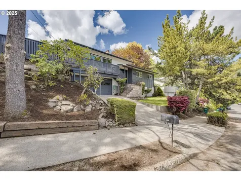 6425 SW 33rd Place Portland OR 97239