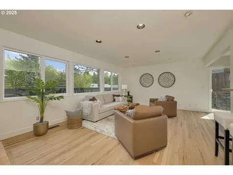 6425 SW 33rd Place Portland OR 97239