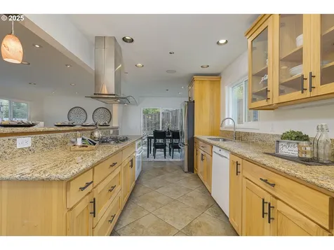 6425 SW 33rd Place Portland OR 97239