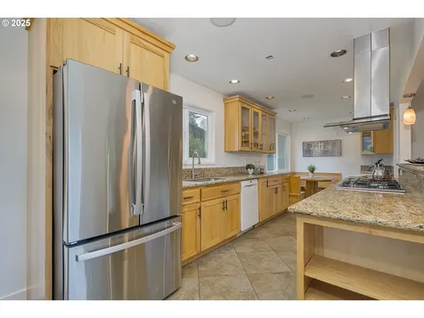 6425 SW 33rd Place Portland OR 97239
