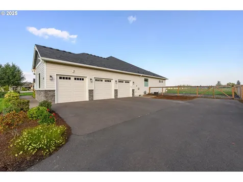 2050 SW Fox Swale Lane Mcminnville OR 97128