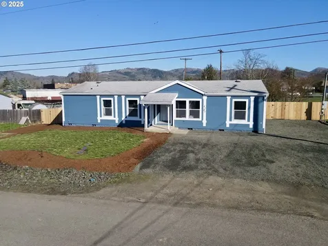 4207 Hanna Street Roseburg OR 97471