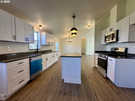 4207 Hanna Street Roseburg OR 97471
