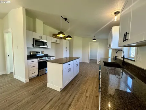 4207 Hanna Street Roseburg OR 97471