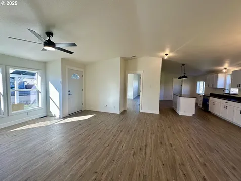 4207 Hanna Street Roseburg OR 97471