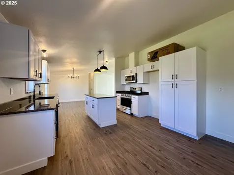 4207 Hanna Street Roseburg OR 97471