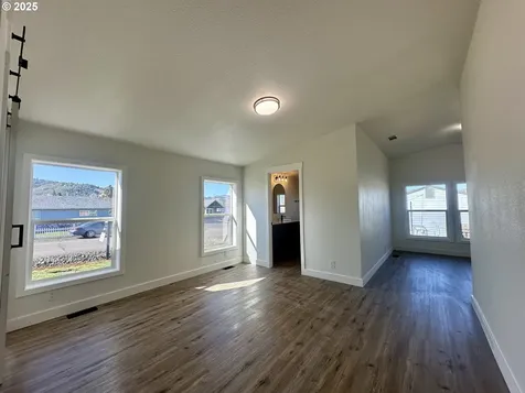 4207 Hanna Street Roseburg OR 97471