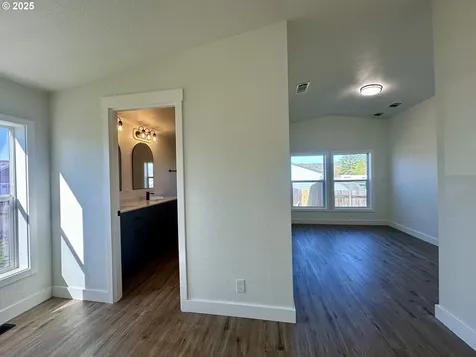 4207 Hanna Street Roseburg OR 97471
