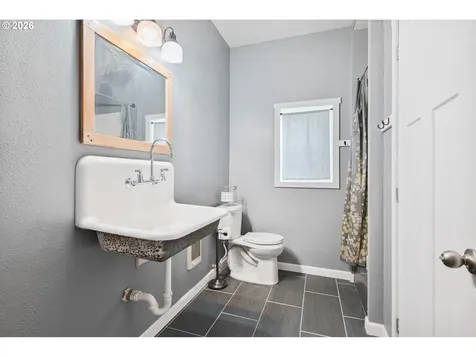 180 Trinity Drive Castle Rock WA 98611