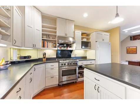 180 Trinity Drive Castle Rock WA 98611