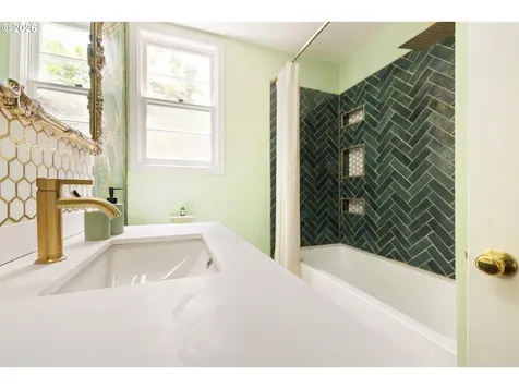3127 SE 63rd Avenue Portland OR 97206