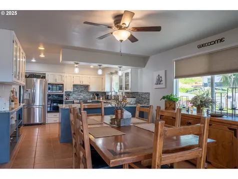 624 Bender Street Myrtle Point OR 97458