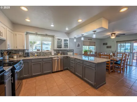 624 Bender Street Myrtle Point OR 97458