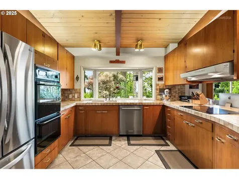6825 SE Pine Court Portland OR 97215