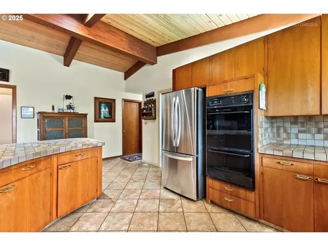 6825 SE Pine Court Portland OR 97215